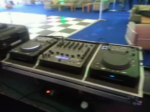 DJ